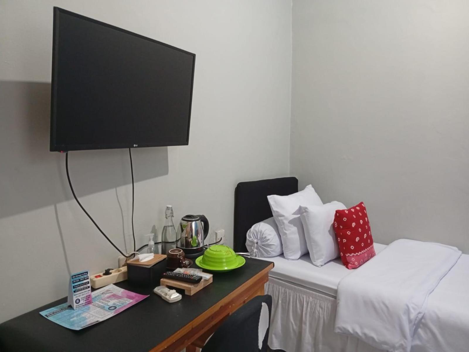 Dyaza Lv Grogol Guest house *